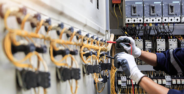 Professional Electrician technician working in Hartford, IL